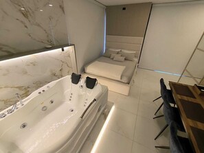 Private spa tub