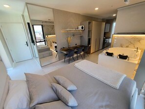 蜜月开间 | 办公桌、笔记本电脑工作区、隔音、免费 WiFi