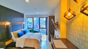 Elite Studio | Desk, laptop workspace, soundproofing, free WiFi