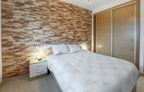 2 bedrooms, travel crib, free WiFi, bed sheets - Gorgeous apartment in Rota with WiFi (Rota)