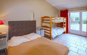 3 chambres, fer et planche à repasser, lit parapluie, draps fournis