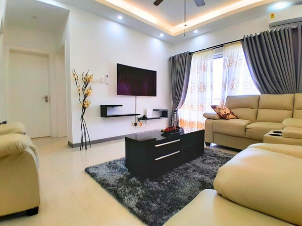 Living area - Perfect combination of comfort, style and convenience! (Sakumono)