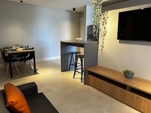 Apartment | Living area | Flat-screen TV - PARK SUL - Edifício Essence (Guará)