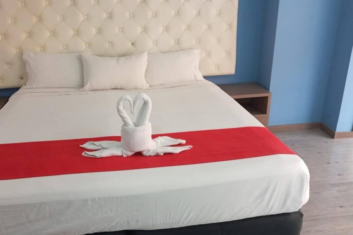 Caja fuerte, escritorio, espacio para trabajar con un portátil