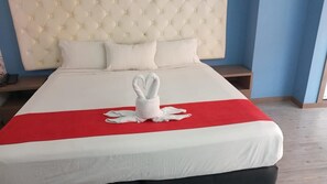 In-room safe, individually decorated, individually furnished, desk - Hotel Plaza Miranda by AW (Bogotá)