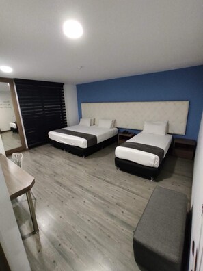 In-room safe, individually decorated, individually furnished, desk - Hotel Plaza Miranda by AW (Bogotá)