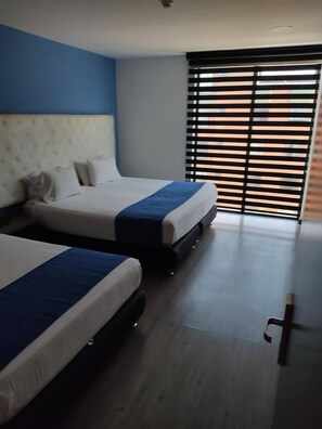 In-room safe, individually decorated, individually furnished, desk - Hotel Plaza Miranda by AW (Bogotá)