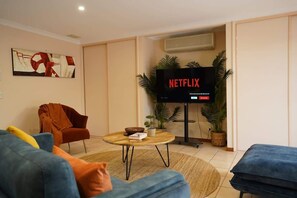 TV, books - Seednest |Game room & TropGarden (Swan Hill)