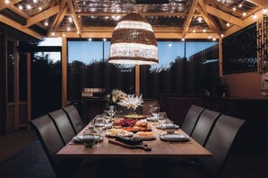 Dining - Seednest |Game room & TropGarden (Swan Hill)