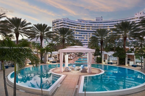 Outdoor pool, a heated pool