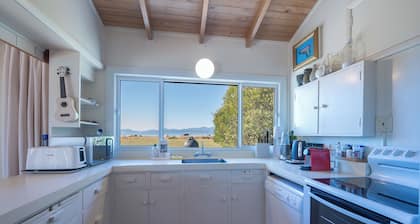 Waterfront Classic Kiwi Bach