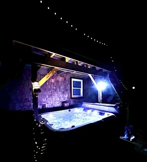 Tina de hidromasaje al aire libre