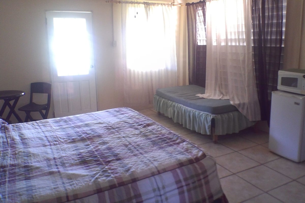 Triple Room, Sea View | Individually furnished, free WiFi, bed sheets