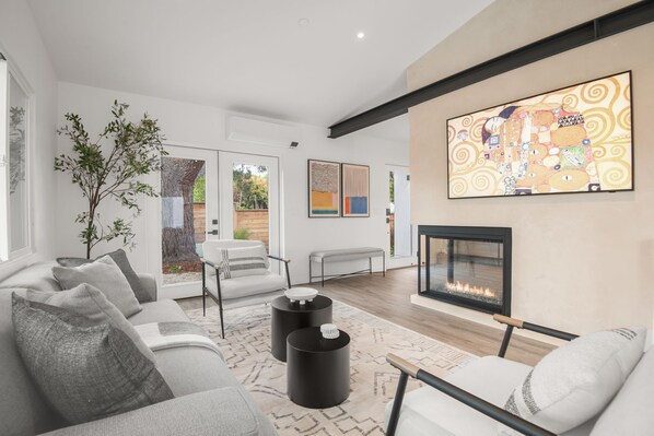 TV connectée, cheminée, imprimantes