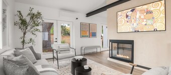 Luxury Beach Retreat - Enclosed Lot, Spa, 3 minute walk to Beach, Modern