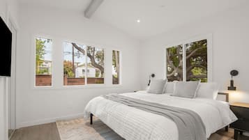 3 室のベッドルーム、デスク、アイロン / アイロン台、WiFi (無料)