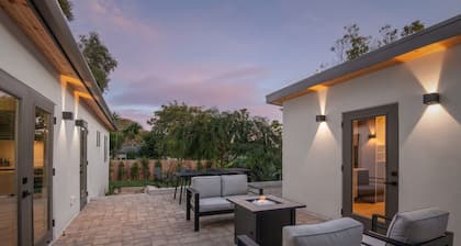 Luxury Beach Retreat - Enclosed Lot, Spa, 3 minute walk to Beach, Modern