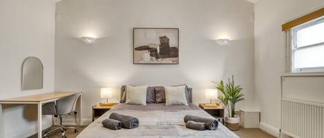 2 Schlafzimmer, Schreibtisch, Bügeleisen/Bügelbrett, kostenloses WLAN