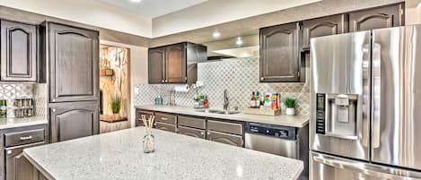 Refrigerador, microondas, horno, placa de cocina