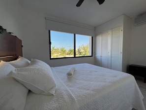 3 chambres, fer et planche à repasser, Wi-Fi, draps fournis