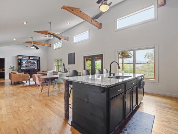 Interior - 15 min to Asheville, Mountain Views, Fire Pit, Modern 4BR/3.5BTH, Pets welcome (Canton)