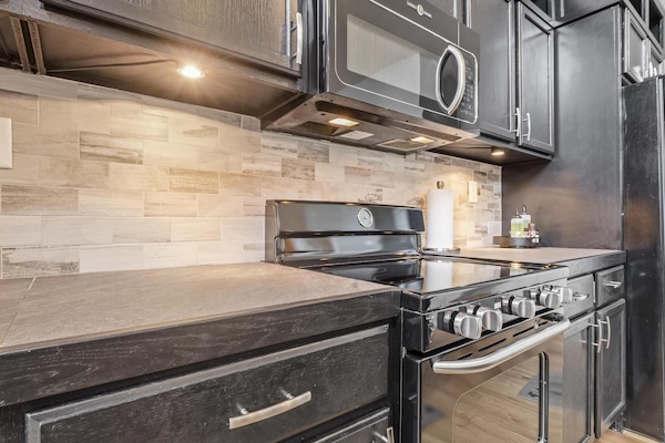 Refrigerador, microondas, horno, placa de cocina