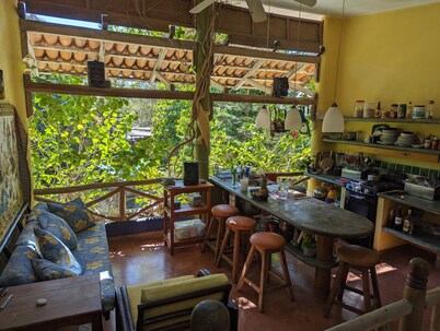 Beautiful and spacious 2 blocks from the beach and town center!