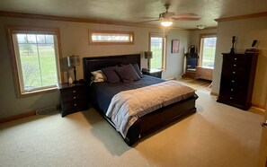 4 bedrooms, desk, iron/ironing board, free WiFi