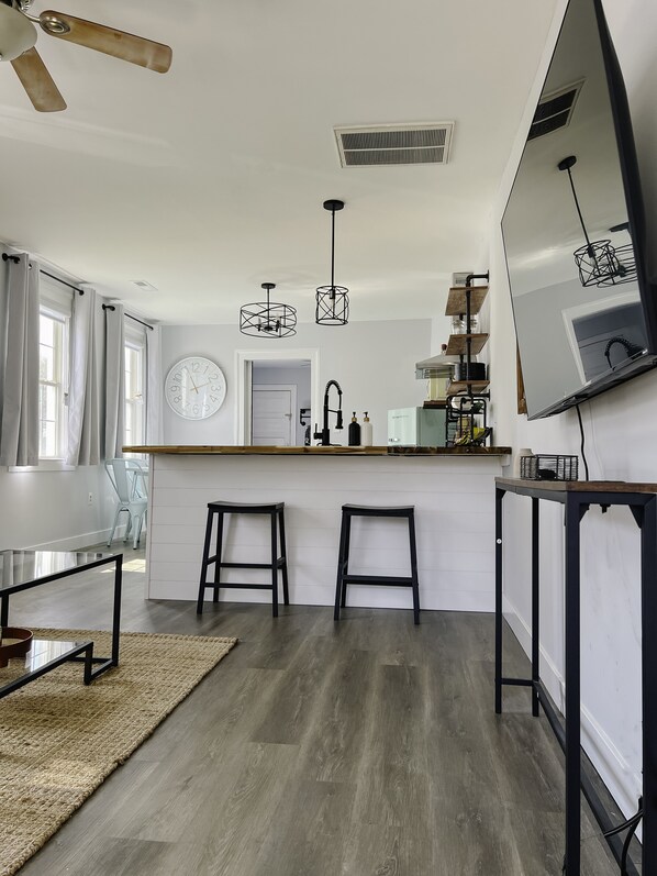 Interior - Charleston Cottage - Minutes from Everything (North Charleston)