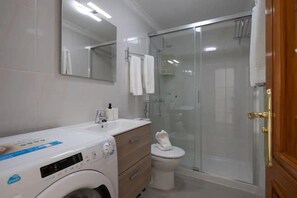 Douche, serviettes fournies