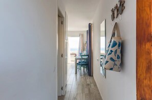 Interior - Vacation Apartment 'Acogedor Y Vistas Al Mar' with Sea View, Private Terrace and Wi-Fi (Maspalomas)
