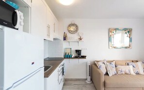 Interior - Vacation Apartment 'Acogedor Y Vistas Al Mar' with Sea View, Private Terrace and Wi-Fi (Maspalomas)