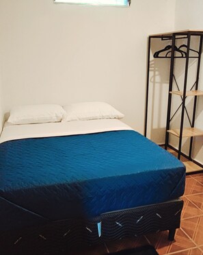 1 chambre, bureau, Wi-Fi gratuit, draps fournis