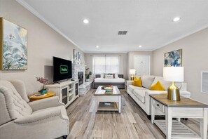 Téléviseur, foyer, bureau