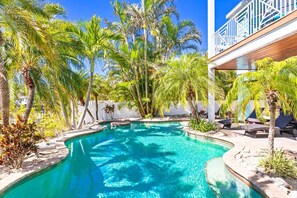 A heated pool - My Grand Floridian: Canal Front, Dock, Pool, Games by Anna Maria Life Vacation Rentals (Holmes Beach)