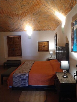 Deluxe Suite | Premium bedding, down duvets, desk, laptop workspace - Hotel Hacienda Maravillas (Nopala)