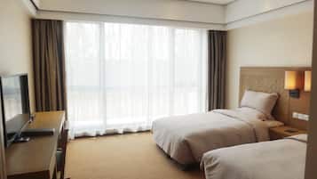 Basic Double Room, 1 Double Bed | In-room safe, blackout drapes, soundproofing, iron/ironing board