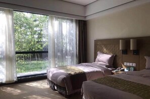 In-room safe, blackout curtains, soundproofing, iron/ironing board - Impressions of Louuguan Resort Xi'an (Xi'an)