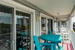 Outdoor dining - 4 Bed W/ 
Pool Steps to the Beach/Ride (Ocean City)