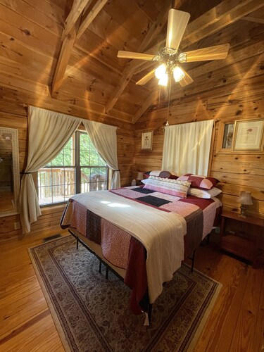 Restoration Station-2 BR/2 Ba Log Cabin on10-ac sheep farm, see also VRBO2023701