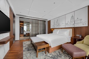 Premium bedding, down comforters, free minibar, laptop workspace