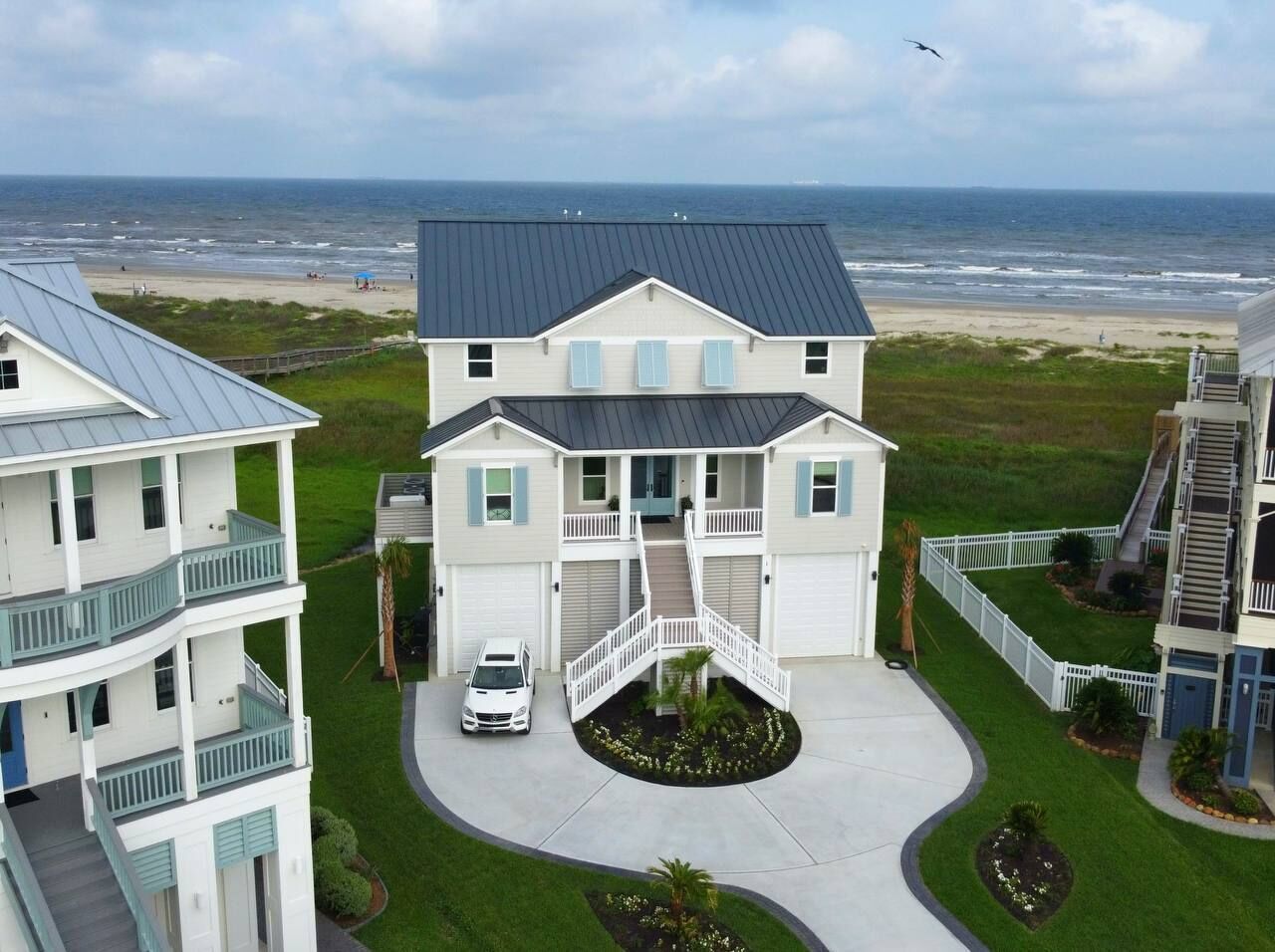 BRAND NEW BEACHFRONT HOUSE WITH BREATHTAKING VIEWS - Elevator - Best Location