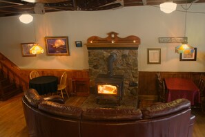 House, Multiple Beds, Fireplace, Garden View | 6 bedrooms, free WiFi - Historic Inn Vacation Rental (Ashfield-Colborne-Wawanosh)