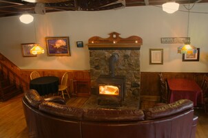 Casa, varias camas, chimenea, vistas al jardín | 6 dormitorios y wifi gratis