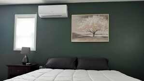 4 bedrooms, desk, iron/ironing board, WiFi
