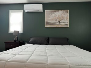 4 slaapkamers, een bureau, een strijkplank/strijkijzer, wifi