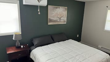 4 bedrooms, desk, iron/ironing board, WiFi