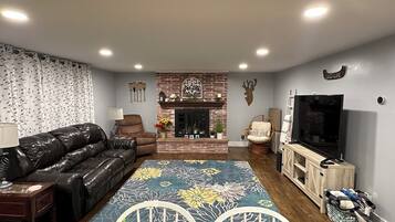 Smart TV, fireplace, computer monitors