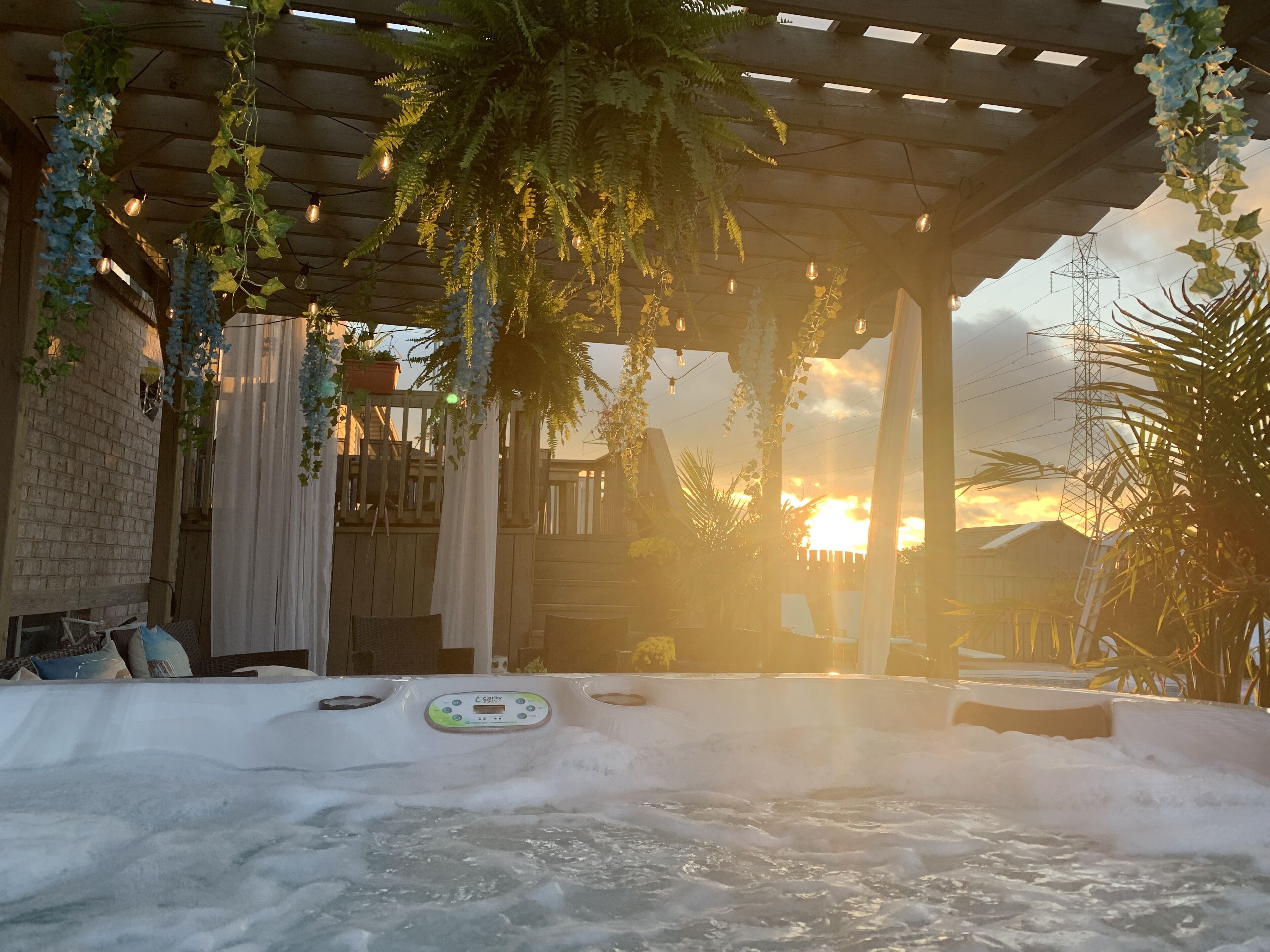 7 seater spa hottub with different light setting. Press jets & Aux to start tub