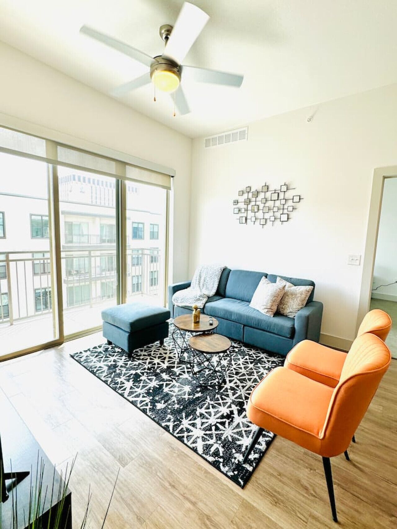 Lux 2BR 1Mi to Riverwalk, The Alamo w/ Pool & Gym!